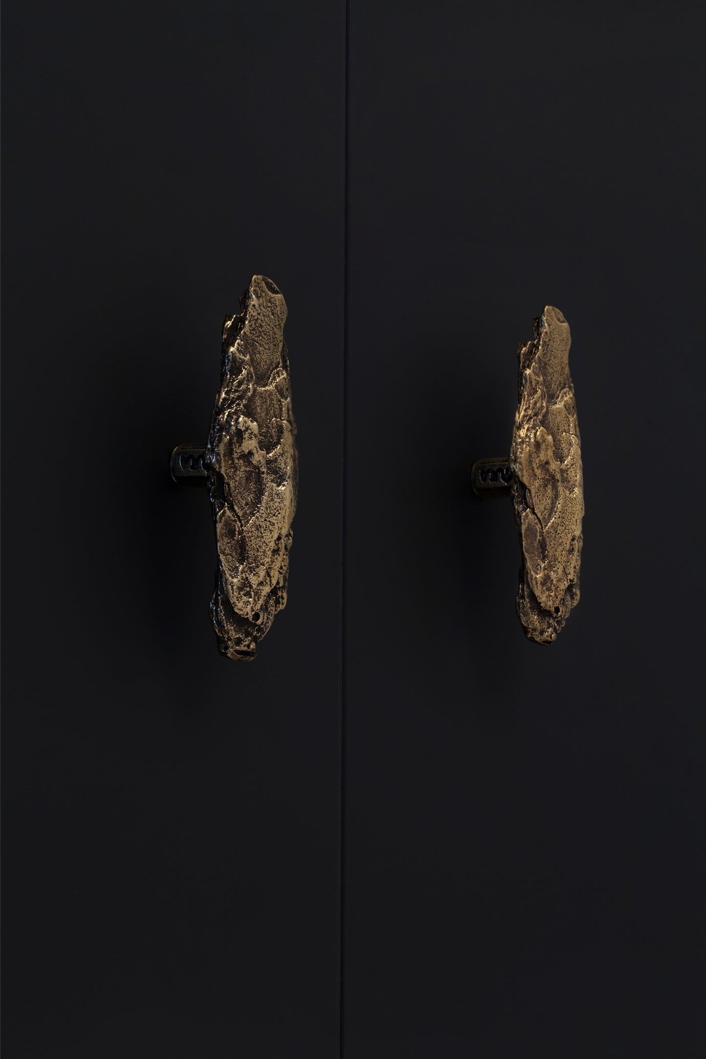 Furniture Handle "Tree bark" (long form)