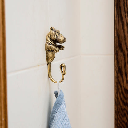 This hippo hook is a great decorative piece for your home. Made of high-quality brass, it combines strength and elegant design. This hook is ideal for hanging clothes, towels and other things. It will add a special charm and style to your interior. This hook goes well with a variety of styles, including classic, modern, and vintage. Thanks to its elegance and functionality, it will attract attention and increase the appeal of your space.